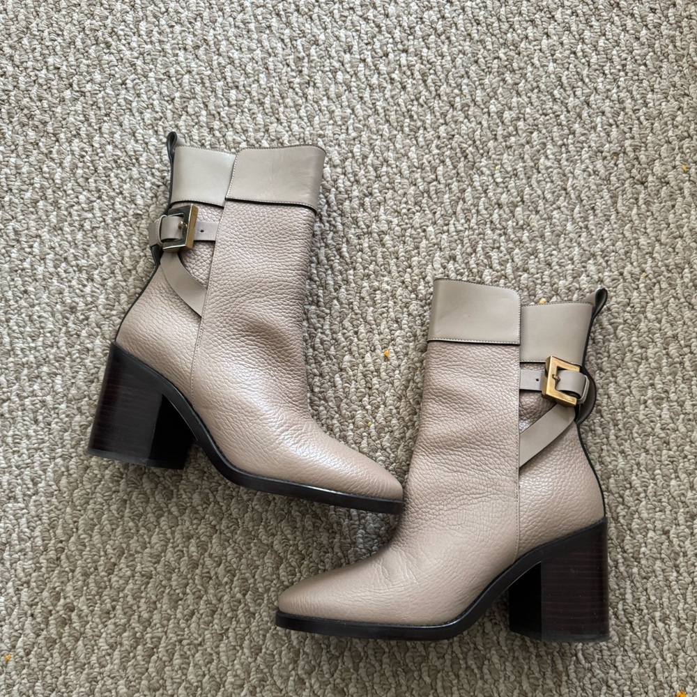 Used Stuart Weitzman Joplin in a good condition, No Box